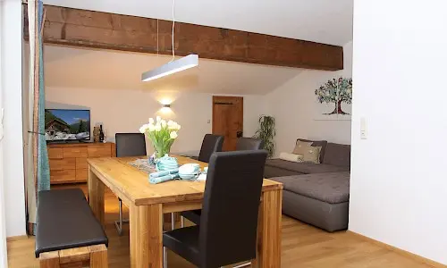Esstisch/Lounge im Appartement De Luxe Mona - Elbigenalp, Grünau